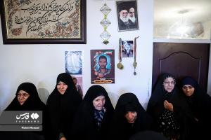 دیدار خانواده شهدا با خانواده شهید عجمیان/تصاویر