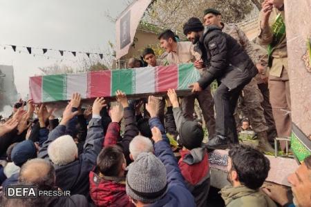 لاله‌های فاطمی بر روی دستان ملت شهید‌پرور ایران/فیلم و تصاویر